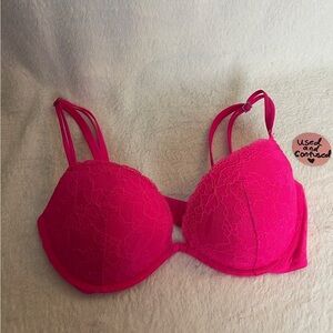 PINK Victoria's Secret Fuchsia Lace Bra